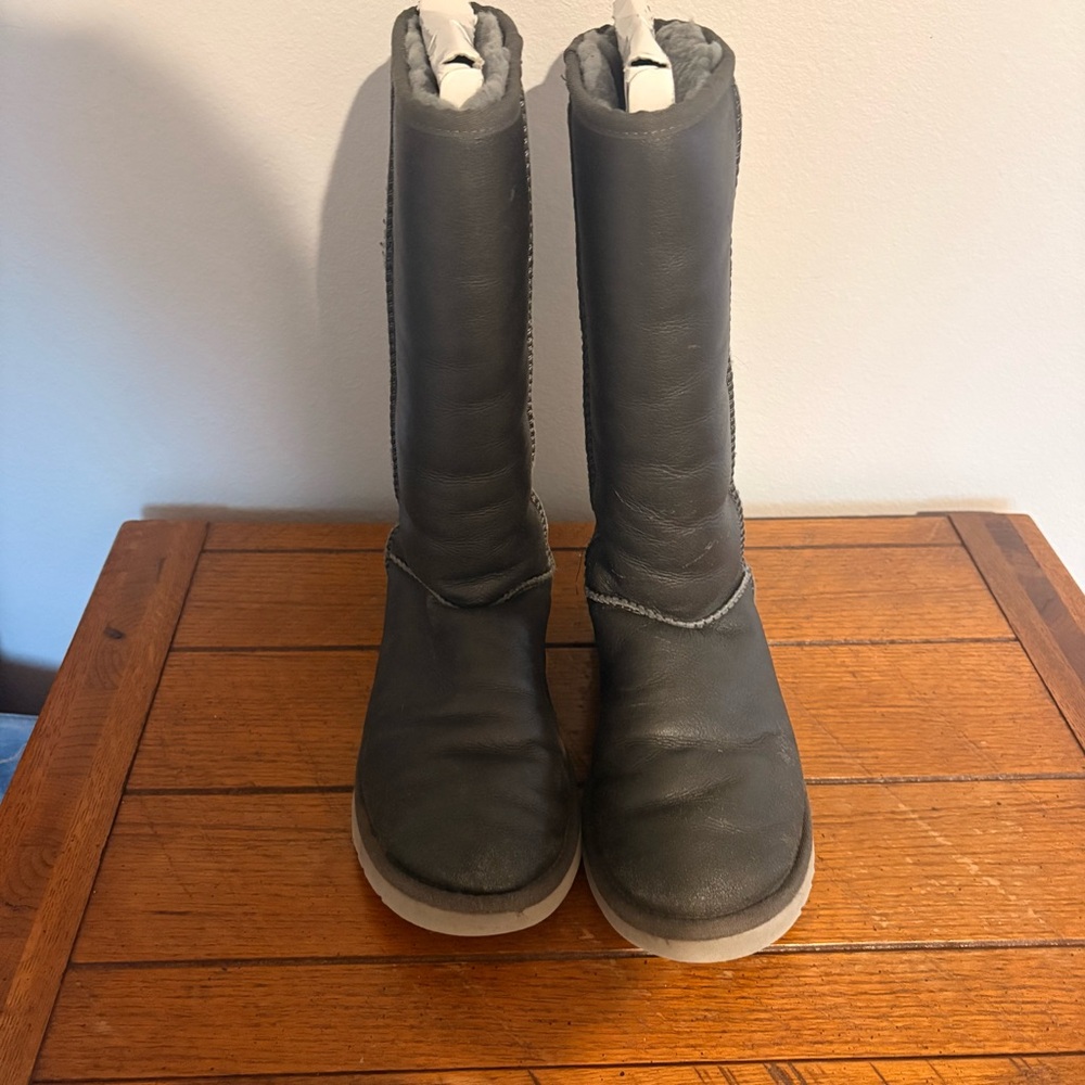 UGG Austrailia tall metallic grey boots from 2010s grey Well Loved in Good shape - Picture 4 of 14
